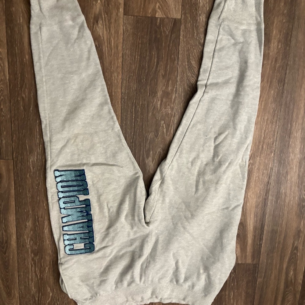 Champion Gray Sweatpants with Elastic Waistband and Soft Fabric